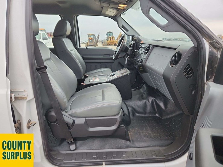 2011-ford-f550-image-32