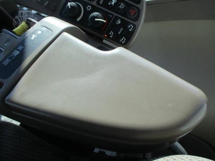 2013-john-deere-8360rt-image-31