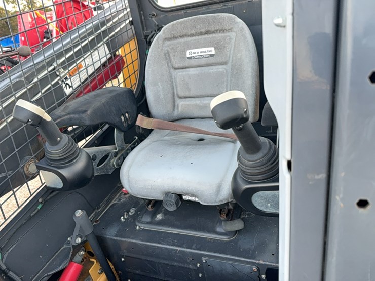 new-holland-c227-image-64