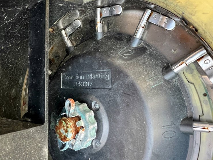 2014-kinze-3000-image-70