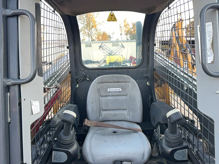 new-holland-c227-image-12