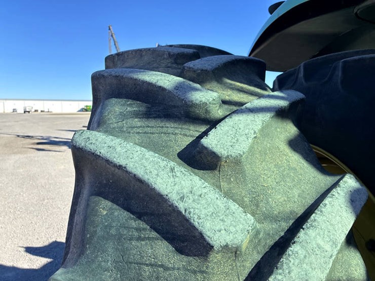 2015-john-deere-8295r-image-35