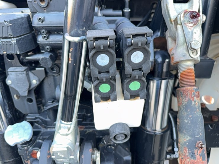 new-holland-t6070-image-49