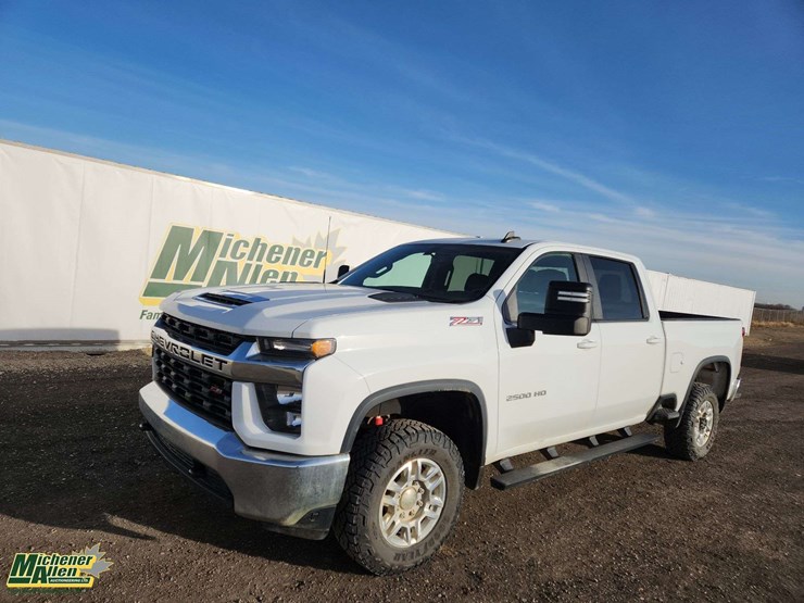 2021-chevrolet-silverado-2500hd-image-1