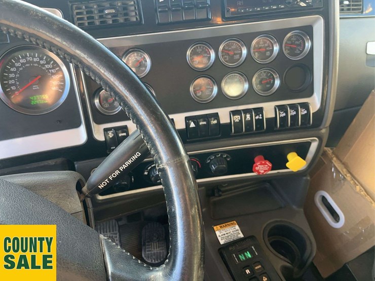 2016-kenworth-t800-image-13