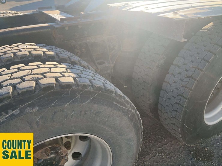 2016-kenworth-t800-image-9