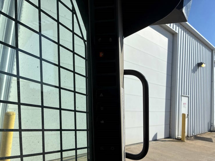 2022-new-holland-c334-image-52