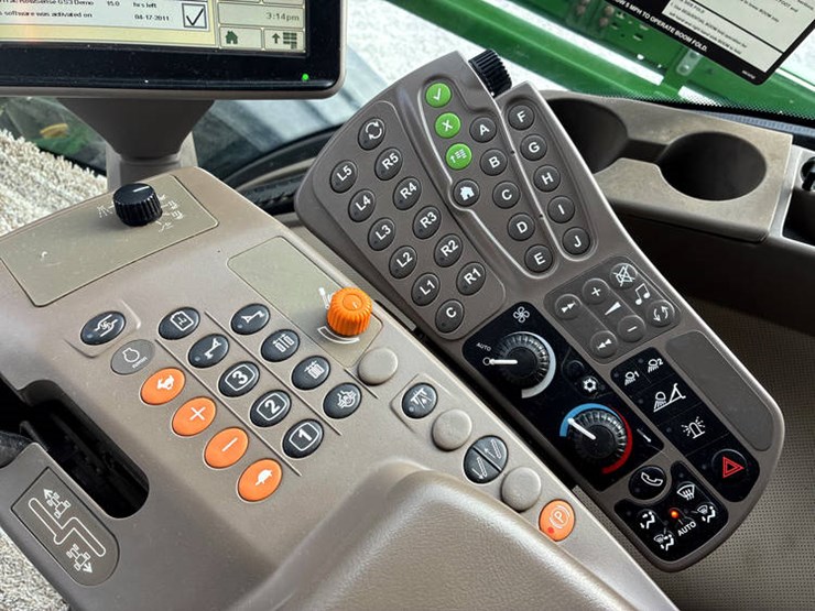 2014-john-deere-r4038-image-88