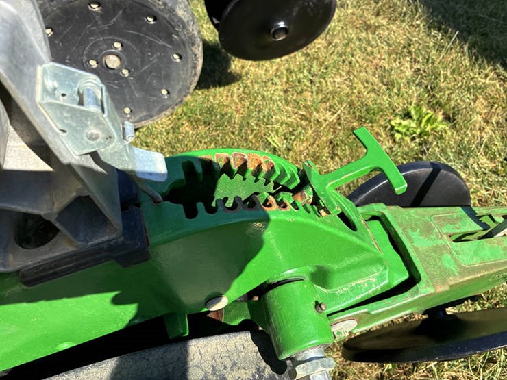 2011-john-deere-1790-image-45