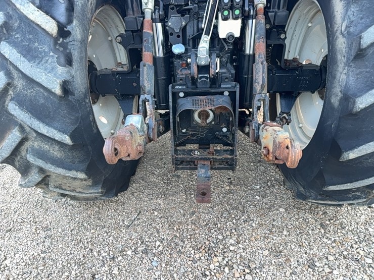 new-holland-t6070-image-45