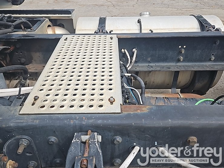 2017-international-8600-image-18