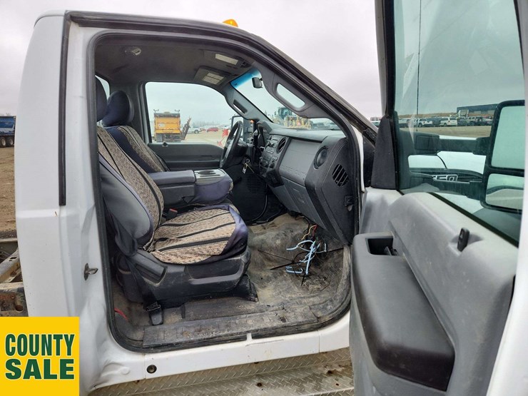 2013-ford-f550-image-23