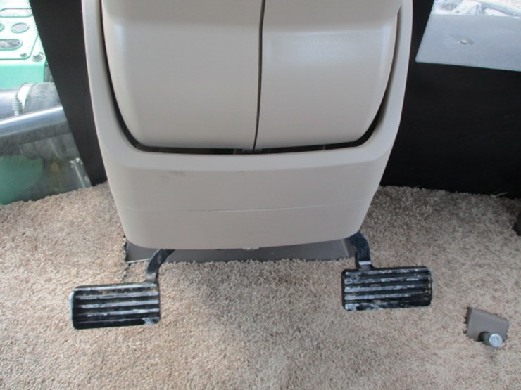 2017-john-deere-9570r-image-52