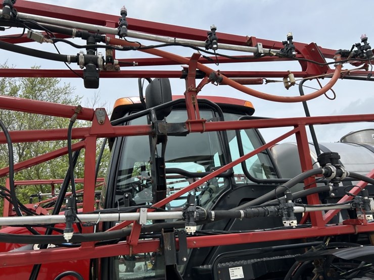 2014-case-ih-3200b-image-32