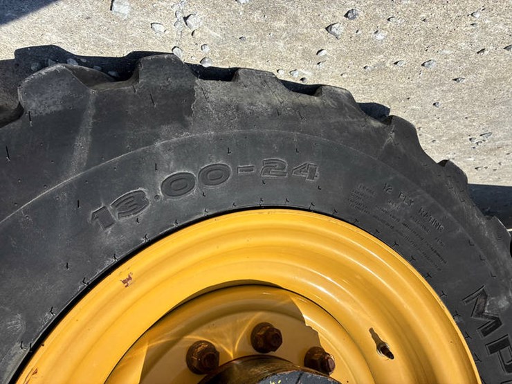 2015-caterpillar-tl943c-image-40