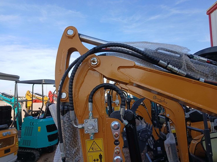 2025-qk18r-mini-excavator-image-9