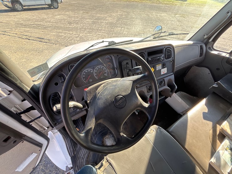 #24379-•-2019-freightliner-image-8