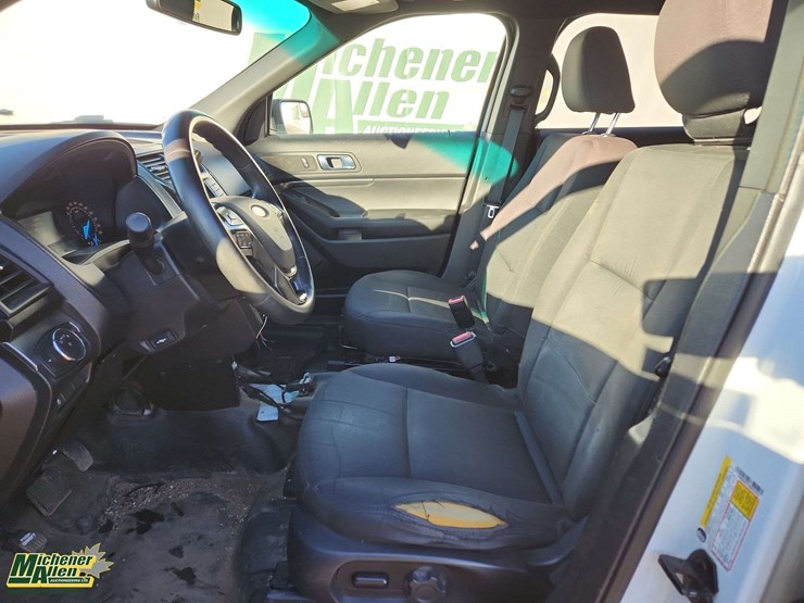 2017-ford-explorer-image-15