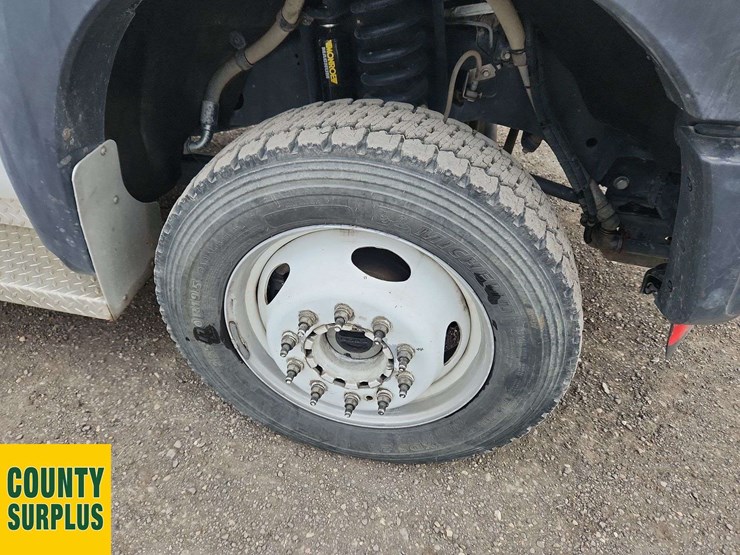 2011-ford-f550-image-27