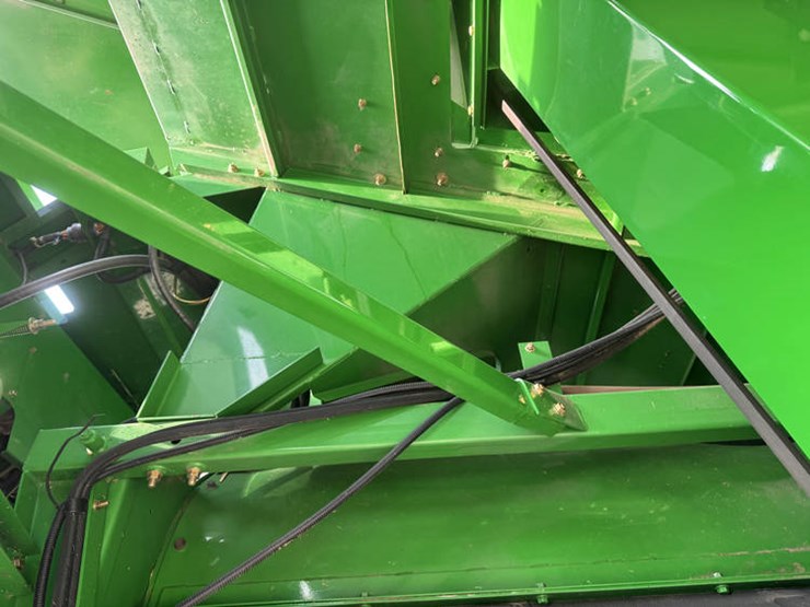 2005-john-deere-9560-sts-image-33