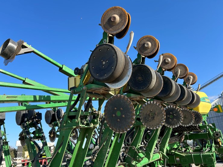 2004-john-deere-1790-image-15