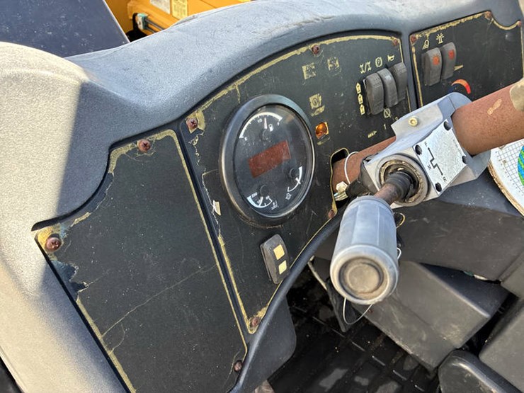 2015-caterpillar-tl943c-image-62