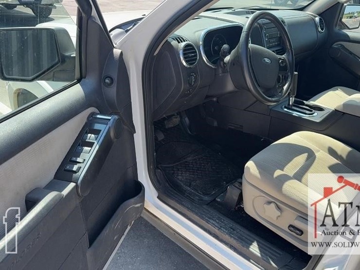 2008-ford-explorer-xlt-image-9