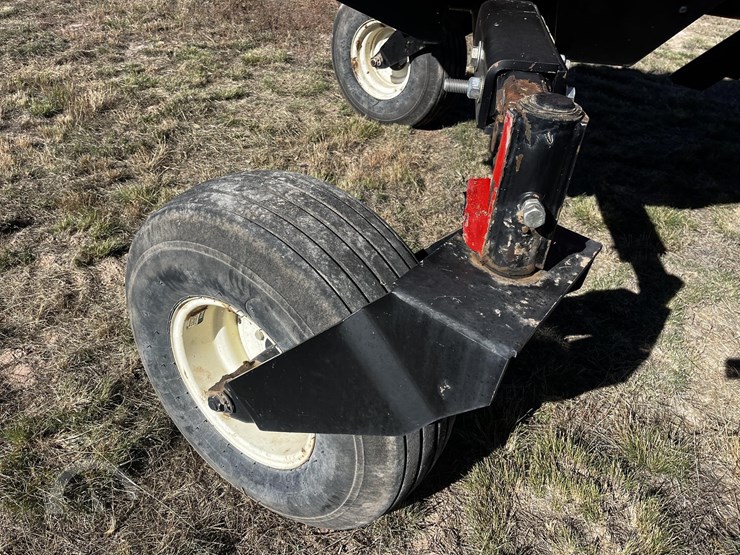 2005-hesston-9260-image-6