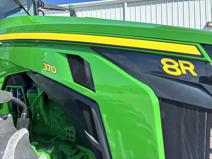 2023-john-deere-8r-370-image-16