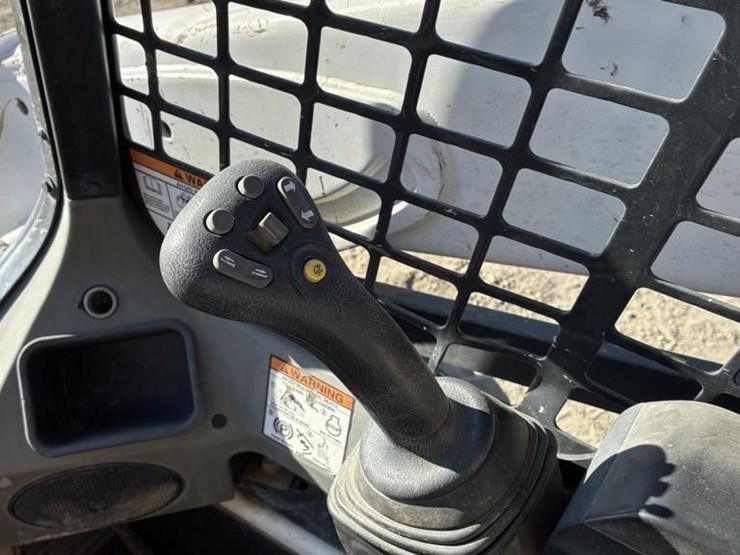 2019-bobcat-s570-image-17