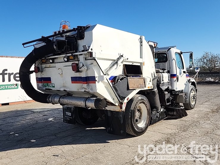 2016-freightliner-m2-106-image-6