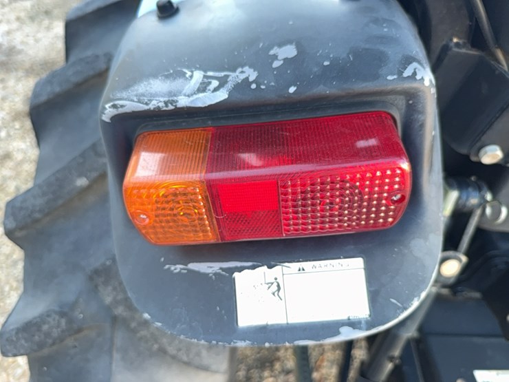 new-holland-boomer-30-image-28