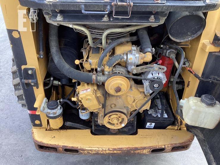 2000-caterpillar-216-image-11