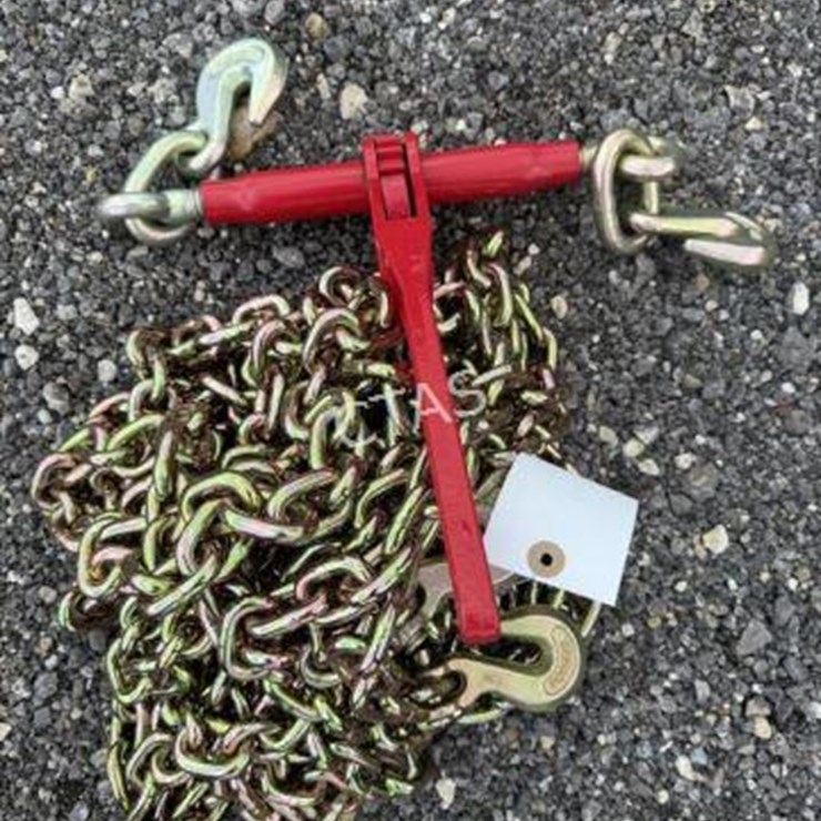 #61 • (2) 3/8" 20' Chains & (1) 9,200 lb Boomer