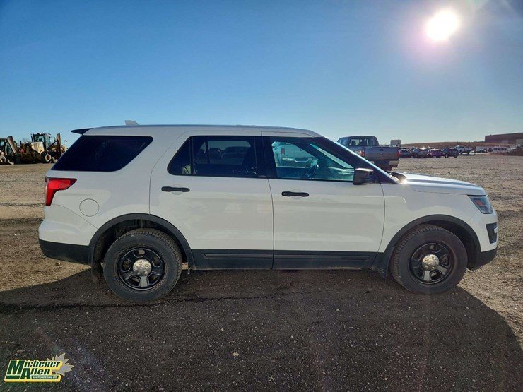 2017-ford-explorer-image-23