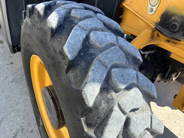 2015-caterpillar-tl943c-image-45