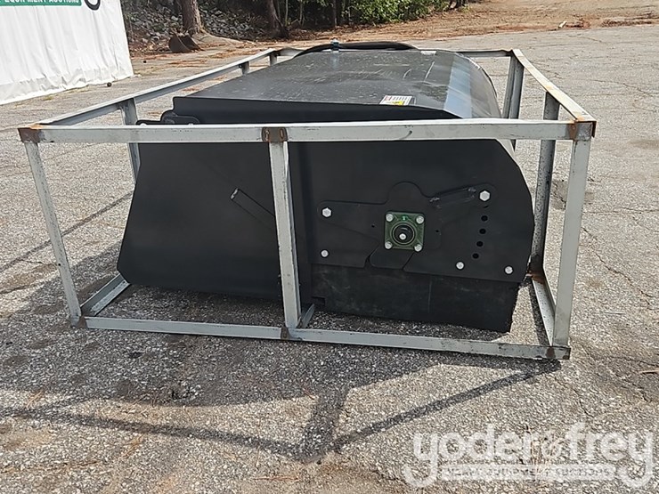 unused-72"-broom-sweeper-(ss-72w)-to-suit-skidsteer-image-1
