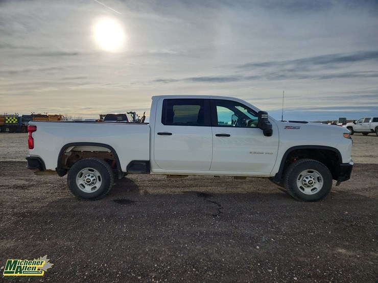 2020-chevrolet-silverado-2500hd-image-24