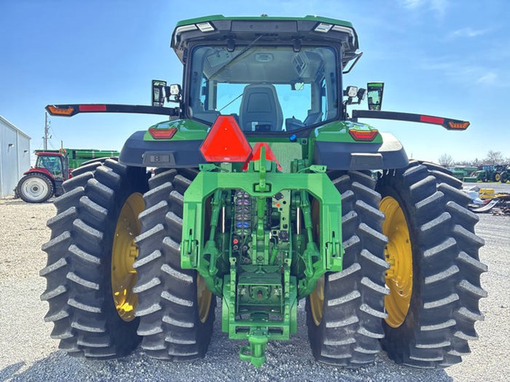 2023-john-deere-8r-370-image-6