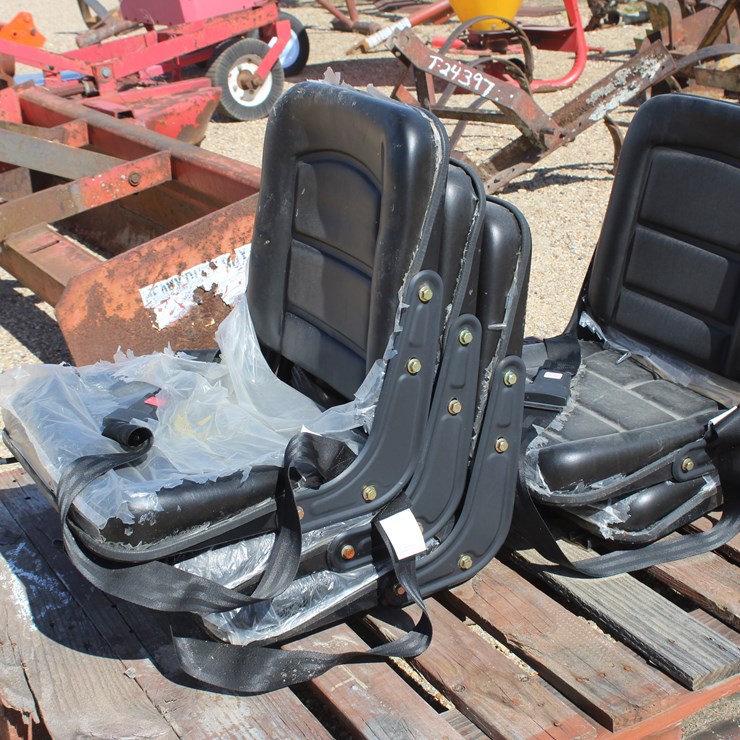 #24648 • 5 EQUIPMENT SEATS