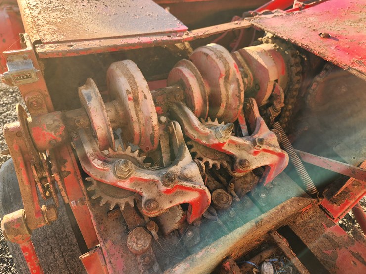 massey-ferguson-12-image-4