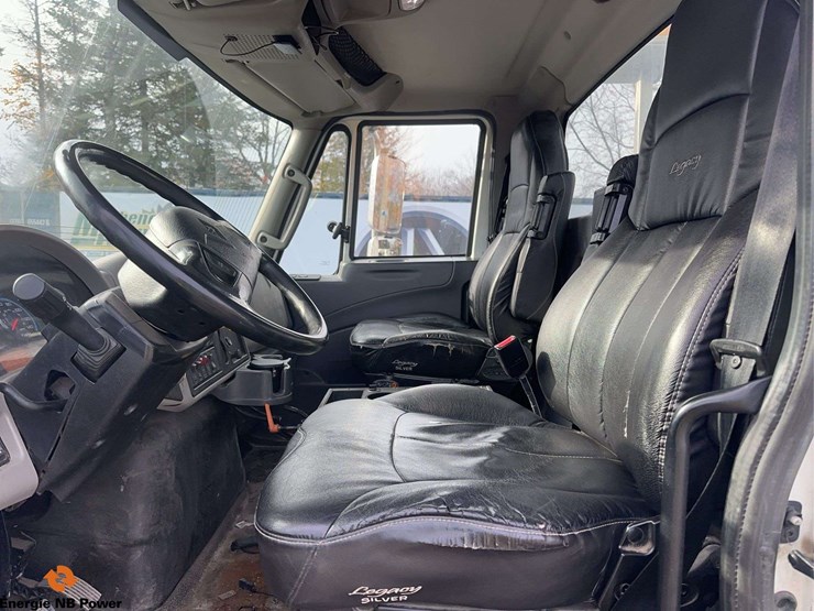 2017-international-durastar-4300-image-21