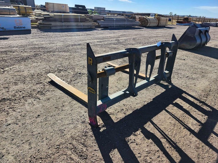 rockland-wheel-loader-forks-image-2