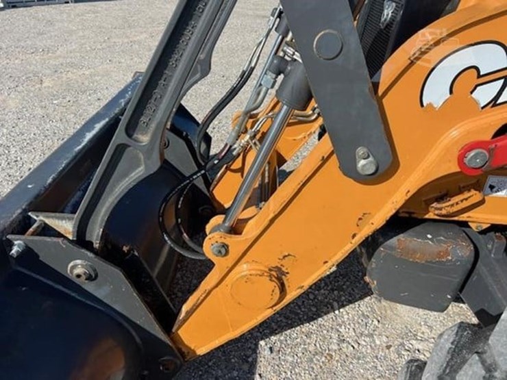 2017-case-580sn-image-37