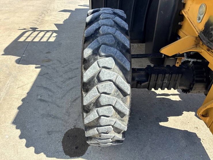 2015-caterpillar-tl943c-image-44