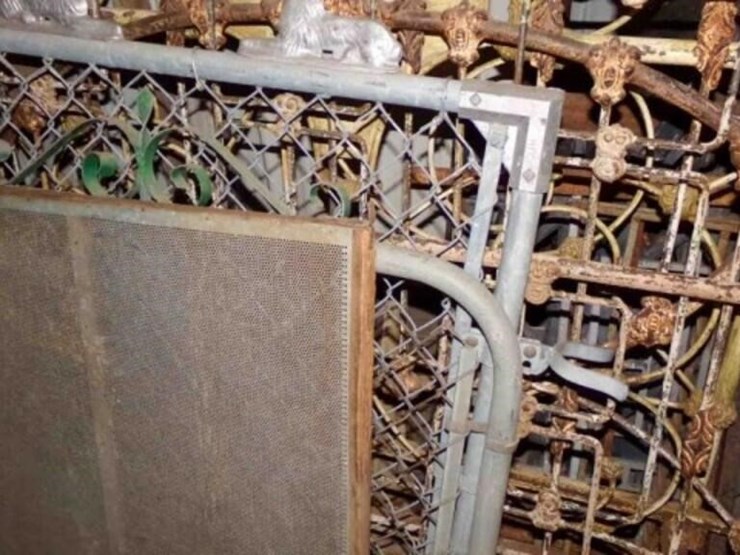 metal-foot-and-head-boards,-gates-image-1