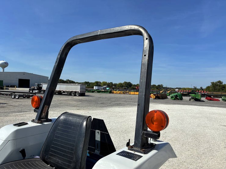 new-holland-2120-image-30