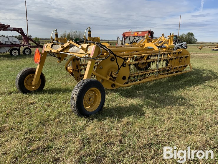 2016-vermeer-r2300-image-5