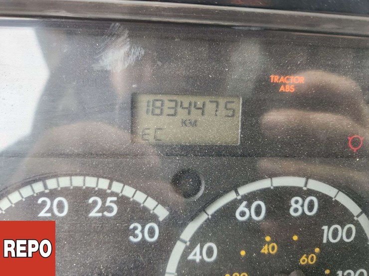 2002-freightliner-columbia-120-image-26