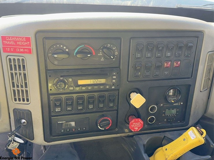 2012-international-7400-image-24